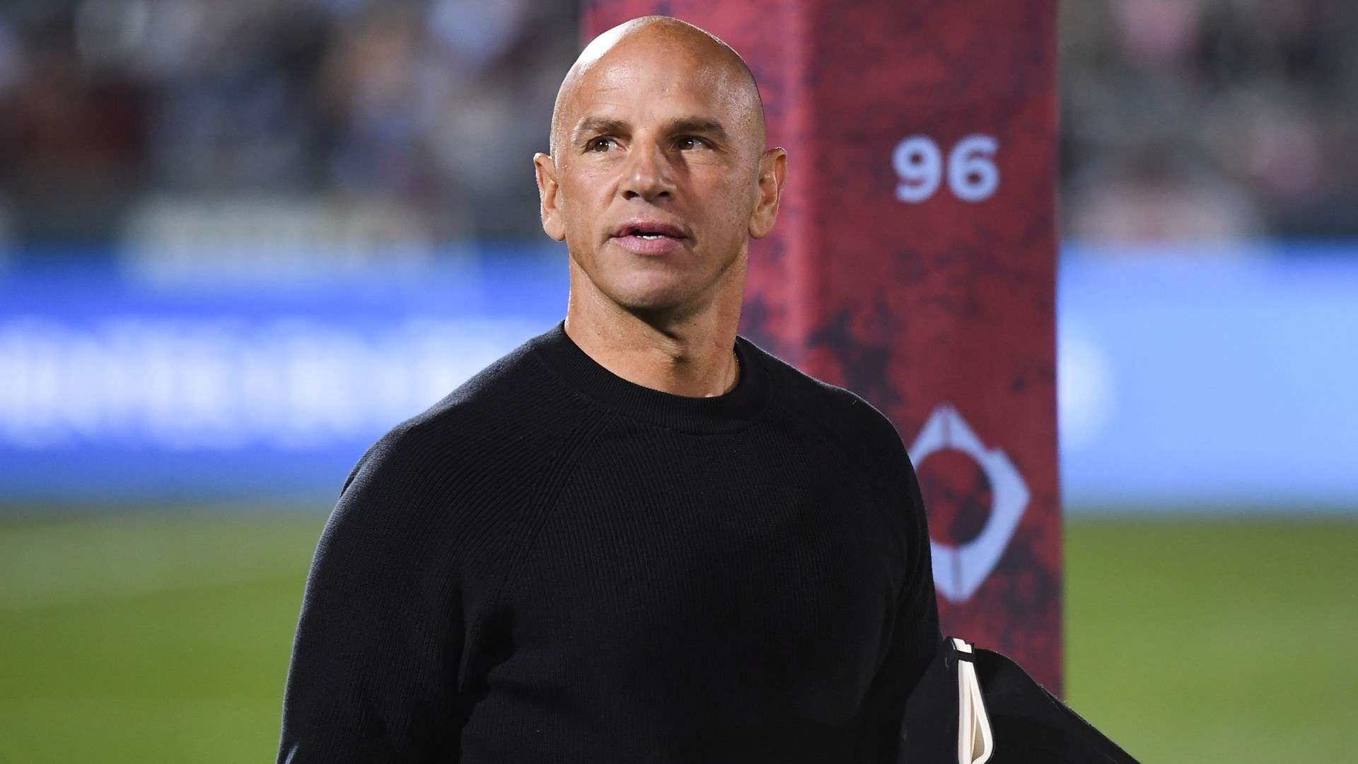 時不背離自 時不背離自